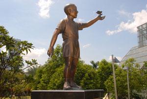obama statue