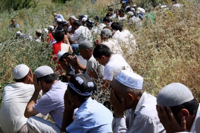 Uzbek men praying at the funeral of 20-year-old Khairullo Amanbaev. Amanbaev died of the injuries he suffered while in the custody of the Osh city police. © 2010 Human Rights Watch