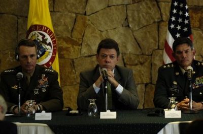 Colombian President Juan Manuel Santos flanked by U.S. military.