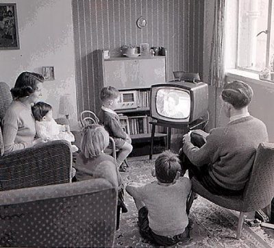 1950s-family-standard-of-living-debt-income