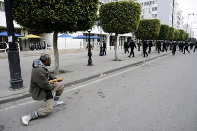 tunisia-protester-baguette-cigarette