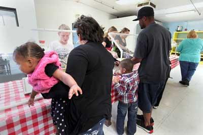 Homeless families line up for dinner at the Valley Resort Shelter in Hemet, California, April 5, 2012. (Photo: Monica Almeida / The New York Times)