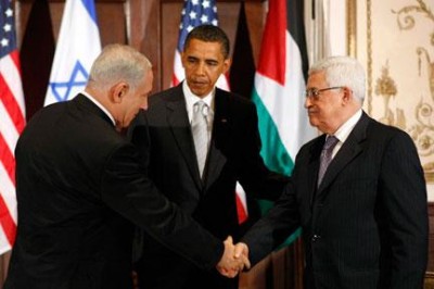 Benjamin Netanyahu (L), Barack Obama (C) and Mahmud Abbas in New York, 22 September 2009. (Photo: Reuters)