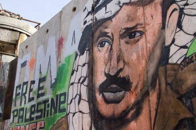 Graffiti on a wall separating Palestine and Israel (Zachary Baumgartner/flickr)