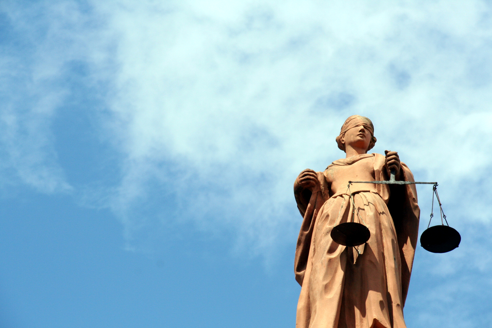 Justicia statue and open sky