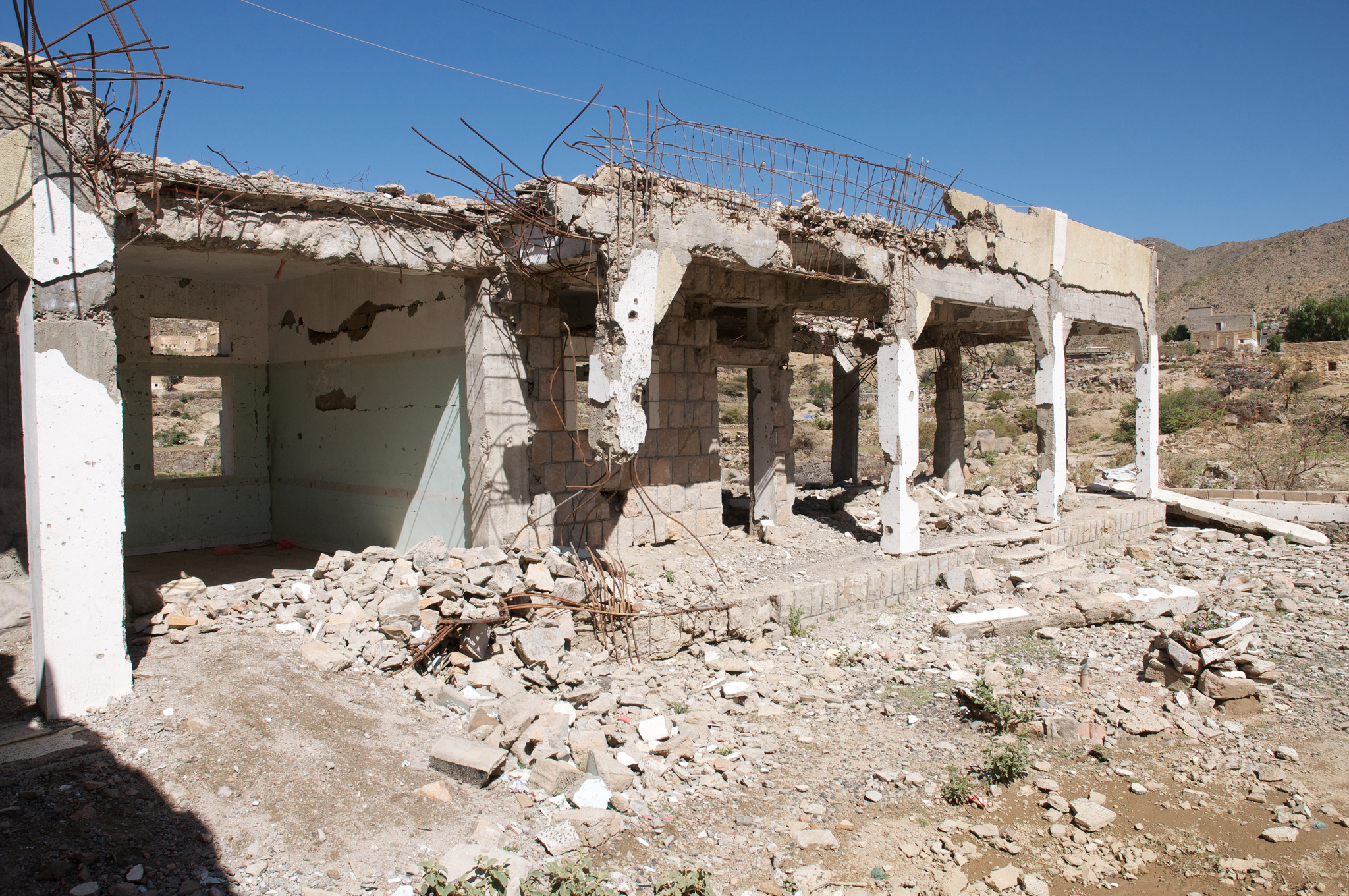 school-destroyed-yemen-bombing