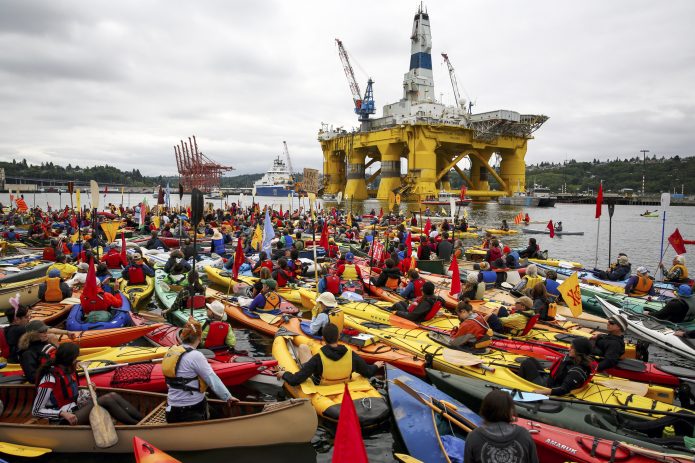 Kayaktivists who opposed Royal Dutch Shell's plans to drill for oil in the Arctic Ocean at the "Paddle in Seattle" protest. May 16, 2015. (Photo: Flickr / Backbone Campaign)