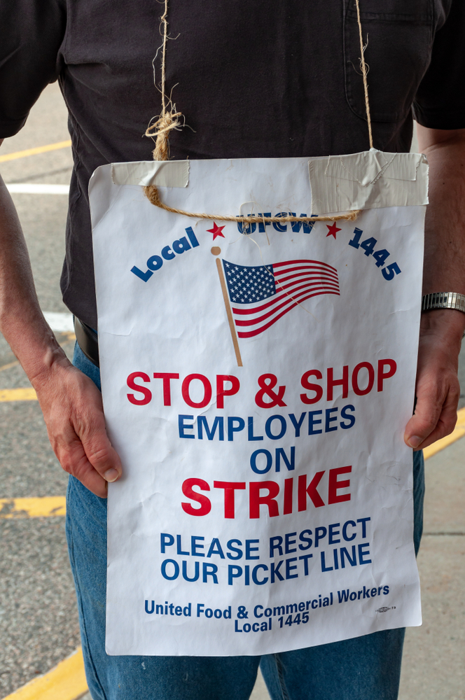 Stop & Shop Workers End 11-Day Strike With a Tentative Agreement