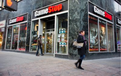 gamestop caught in the middle of stock market battle between hedge funds, retail investors, and billionaire investors