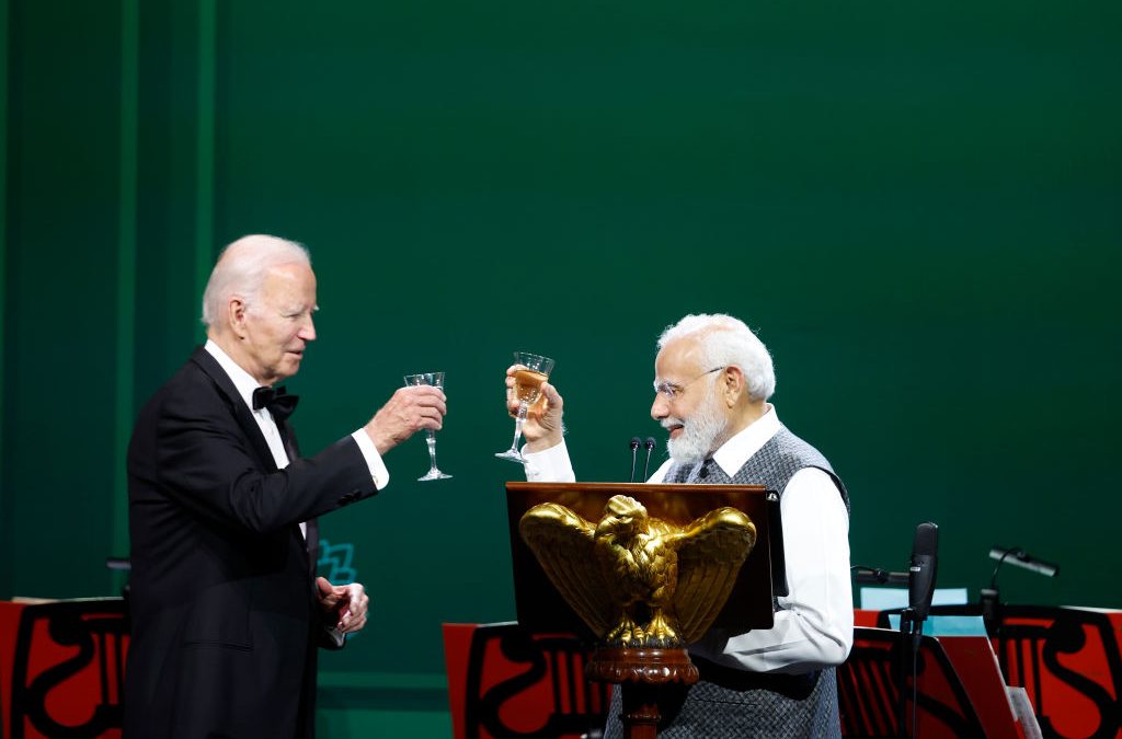 President Joe Biden (R) and Indian Prime Minister Narendra Modi (L) toast during a state dinner at the White House on June 22, 2023 in Washington, DC.